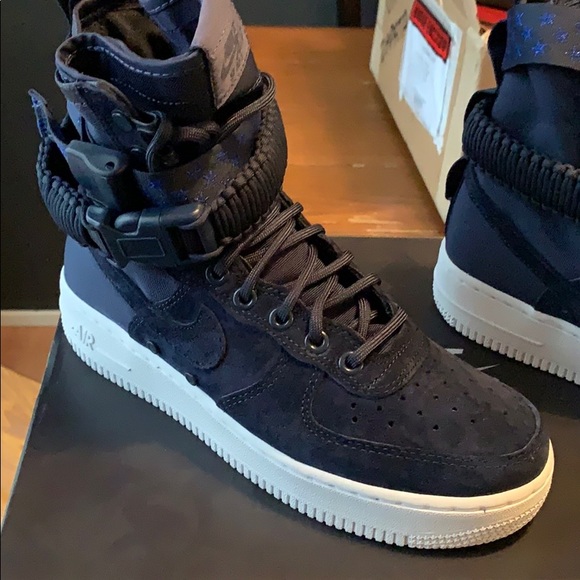 W SF AF1 size 7 - Picture 2 of 5